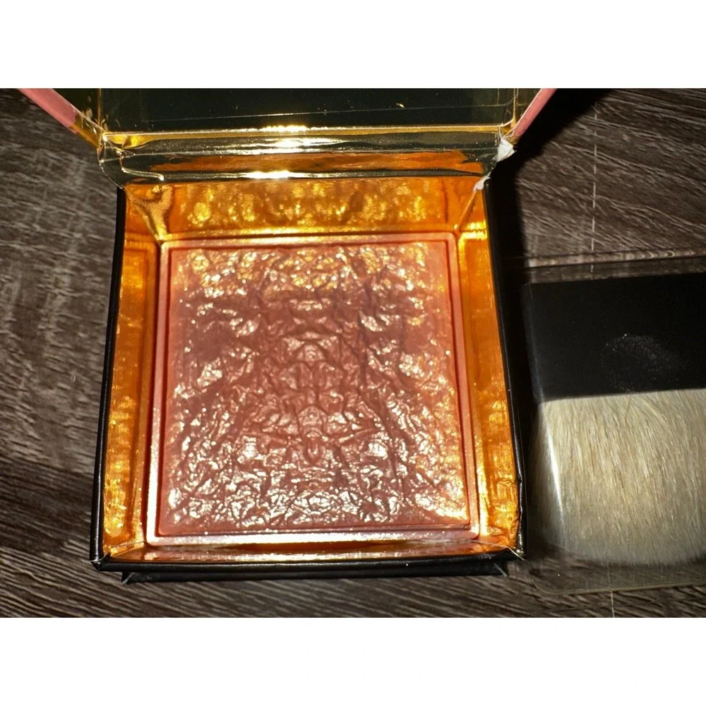 Benefit Cosmetics benefit gold